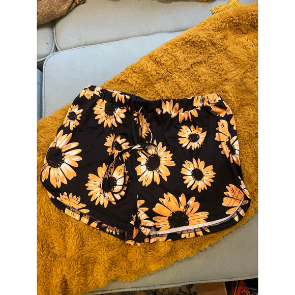 Unbranded Pants - Women's Unbranded Black & Orange Sunflower Print Shorts Size M